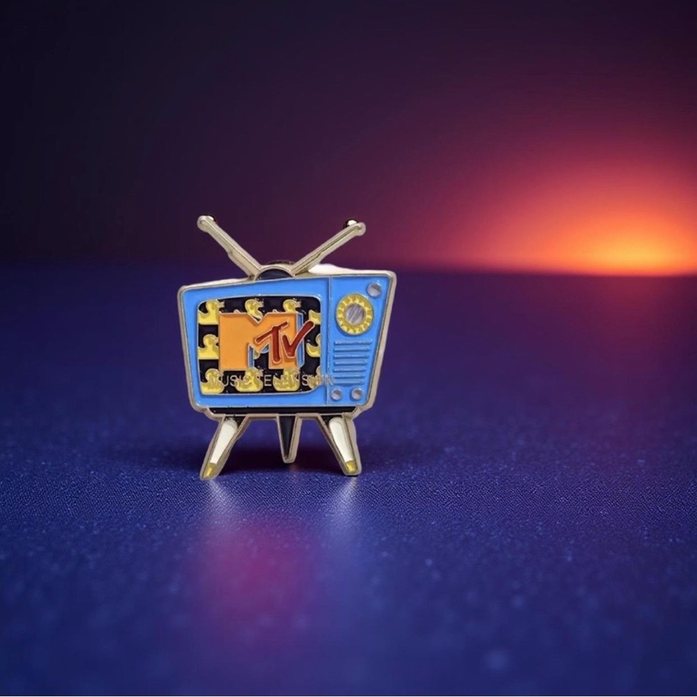 Vintage-style Retro TV design MTV enamel pin GenZ Punk Grunge  Music Television